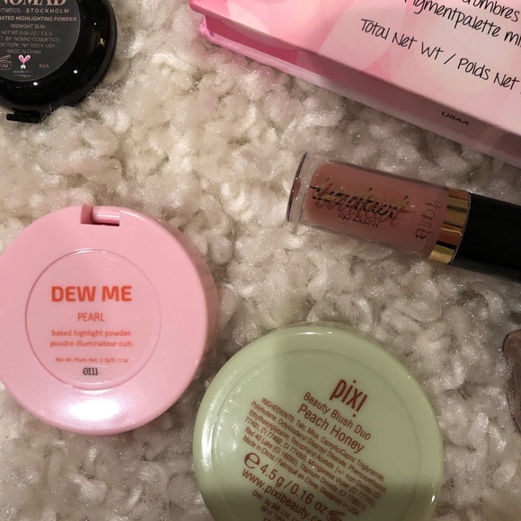 Makeup Bundle - Picture 5 of 8